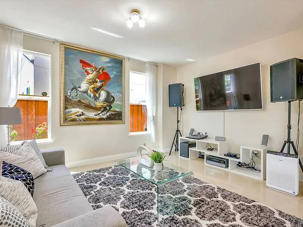 Foto del edificio - 1076 Bramblewood Ln