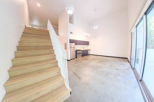 Building Photo - 1313 W Sunset Blvd