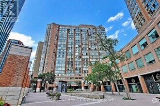 Building Photo - 1055-1055 Bay St.