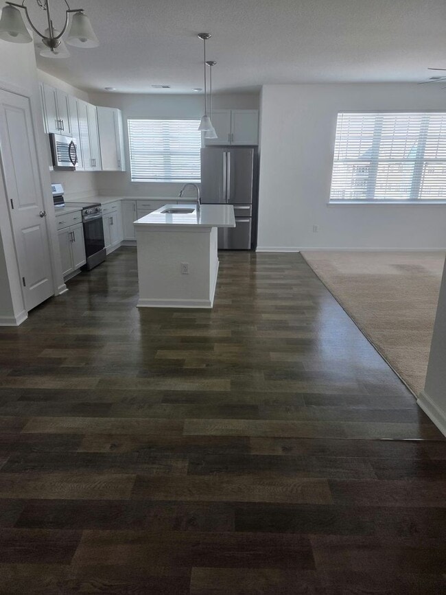 Building Photo - Top-Floor Corner Condo in Virginia Beach