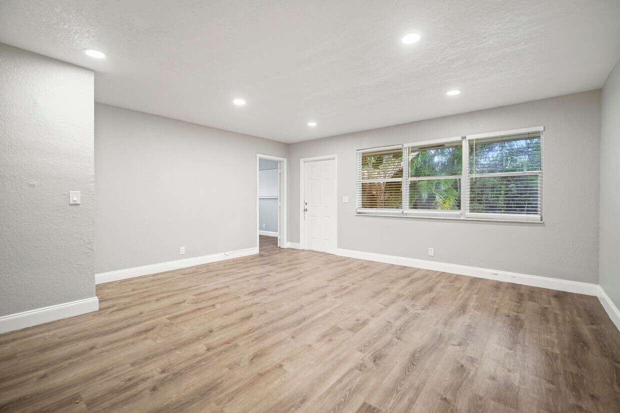 1123 NW 3rd Ave, Oakland Park, FL 33311 Townhome Rentals in Oakland Park FL