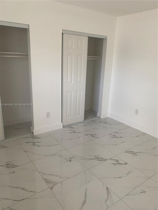 Foto del edificio - 121 E 6th St