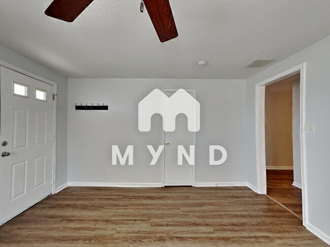 Building Photo - 808 W Smith Valley Rd