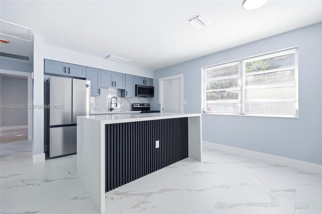 Foto del edificio - 2440 Hayes St