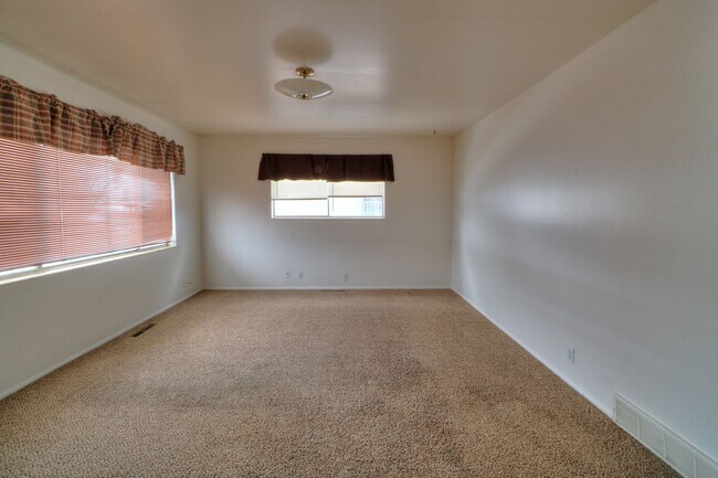 Foto del edificio - Available immediately 2 bedroom 1 bath in ...