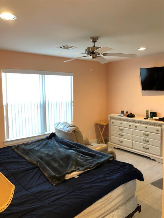 Foto principal - 15325 Pine St