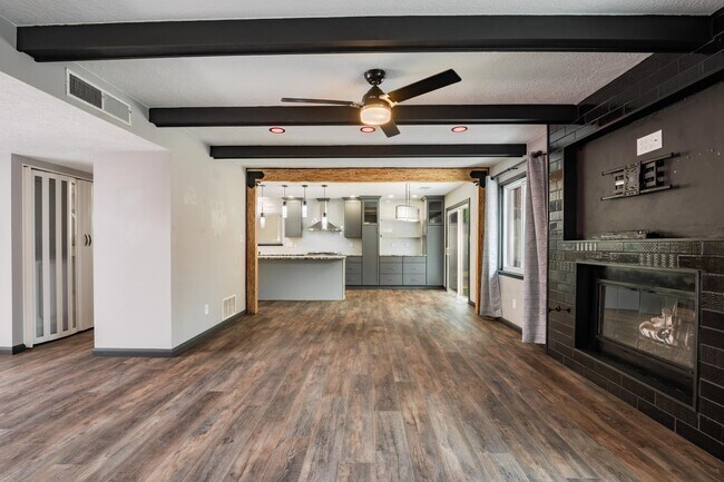 Foto del edificio - 1600 Cullen Ln NE