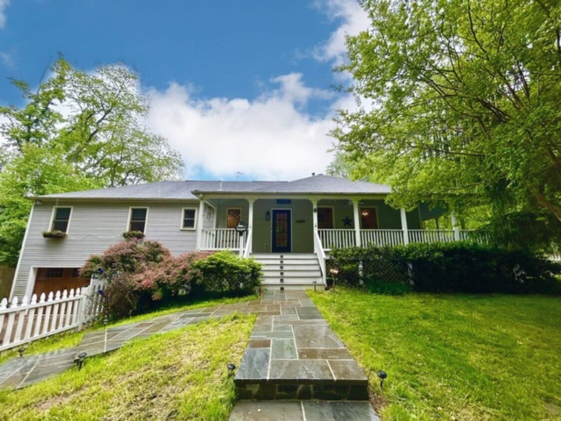 Primary Photo - Beautifully renovated 4BR/3BA rambler with...