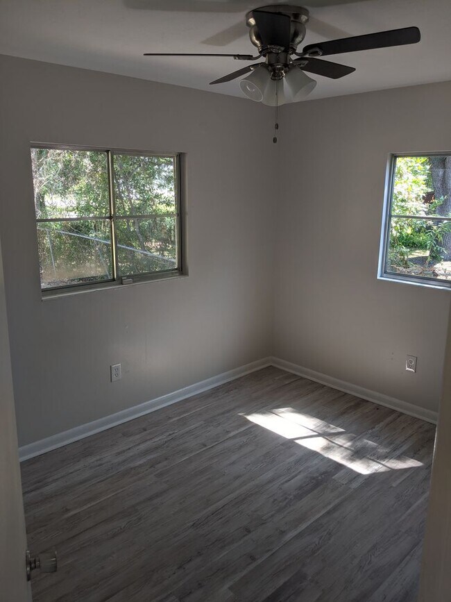 Building Photo - Cute 3/1 Single Family Home Available July 1, 2026