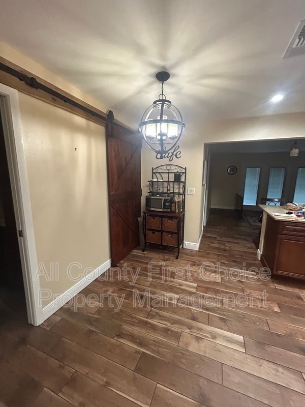 Foto del edificio - 8303 Monarch Cir