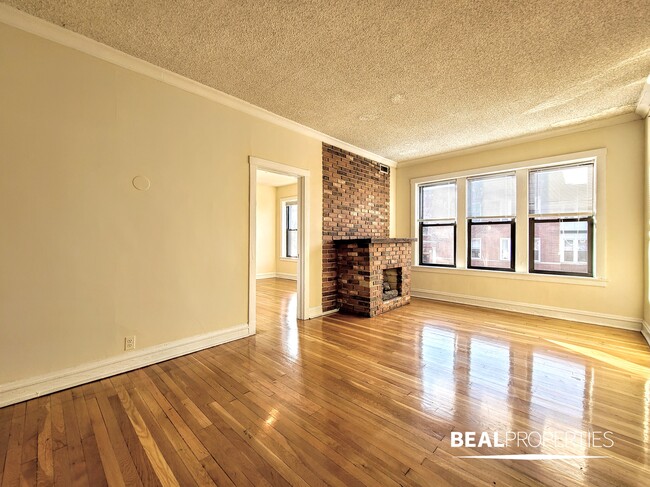 Building Photo - 3519 N Racine Ave