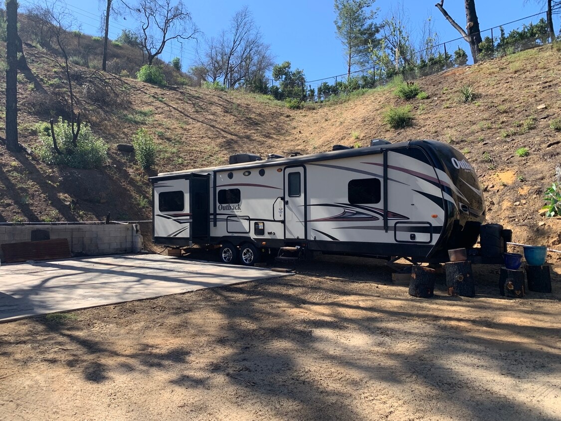 Modern 1 br trailer. 3 slides set up - 1990 Las Flores Canyon Rd