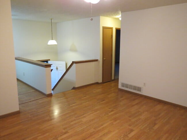 Building Photo - 2129 Brett Ct