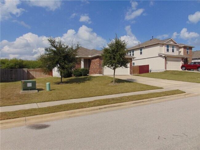 Building Photo - 124 Hollis Ln