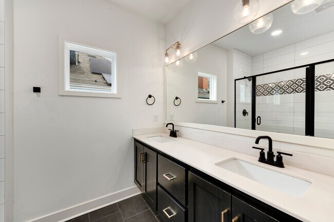 Foto del edificio - 4133 Virginia Ave