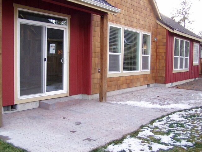 Foto del edificio - 964 Creek View Dr