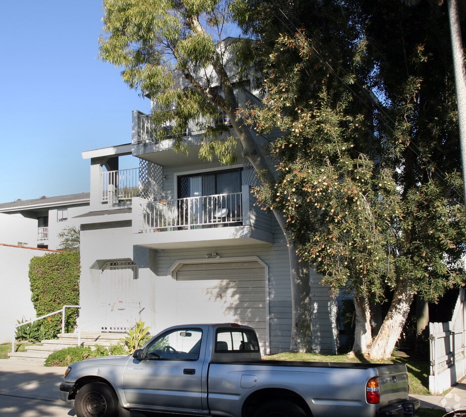 Building Photo - 1108 Termino Ave