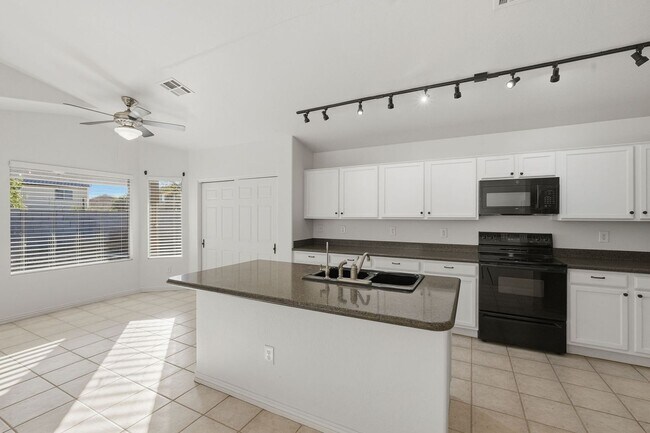 Foto del edificio - Four beds! Gilbert Location!