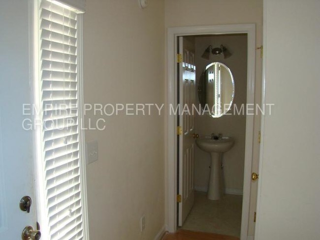 Building Photo - 208 Lawson Dr