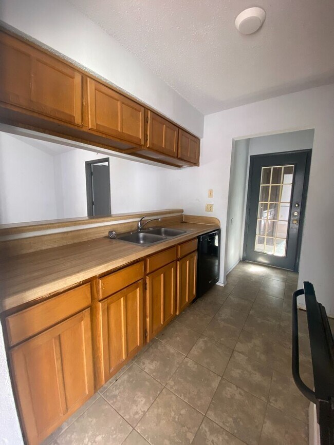Foto del edificio - 722 Woodland Ct