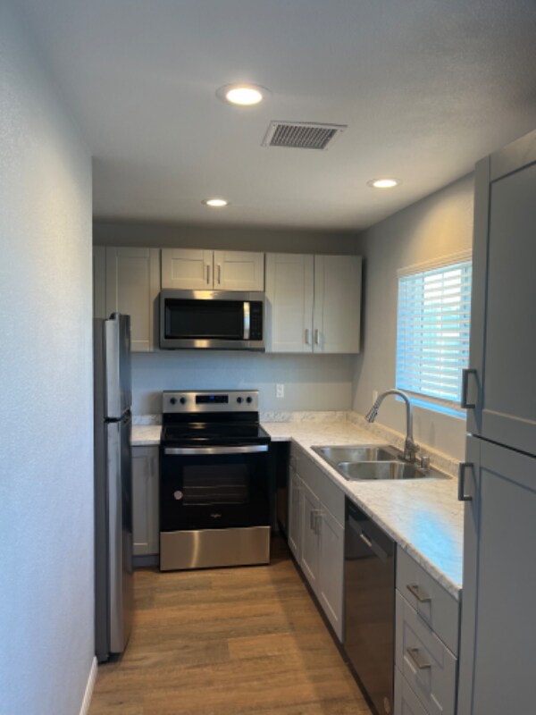 Foto del edificio - 12327 Farmington St