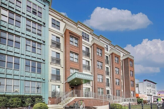 Building Photo - 1350 Maryland Ave NE