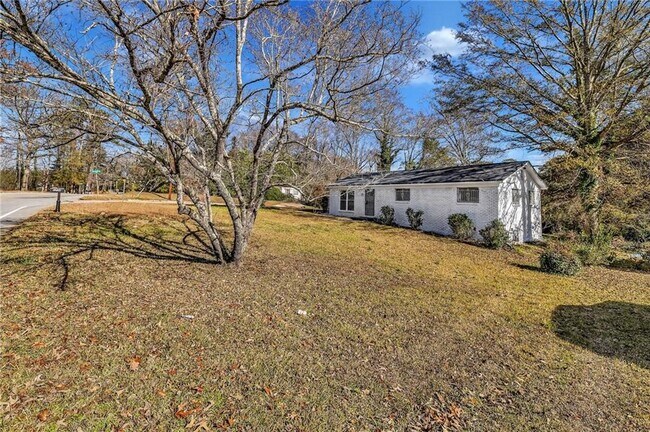 Building Photo - 2356 County Line Rd SW