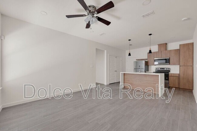 Foto del edificio - 1502 W Platinum Dr