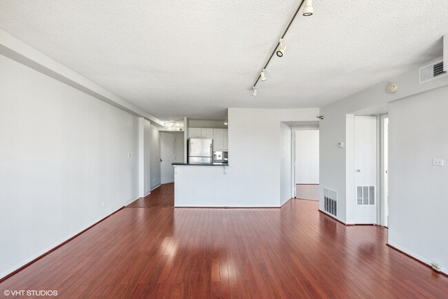 Building Photo - 1309 N Wells St