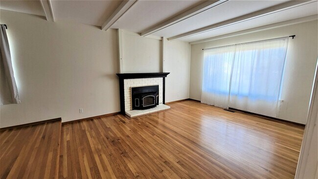 Building Photo - 6538 Inglewood Drive