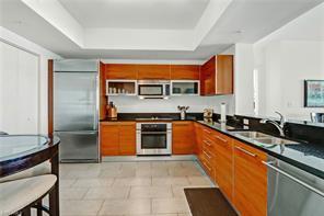 Foto del edificio - 3000 Oasis Grand Blvd