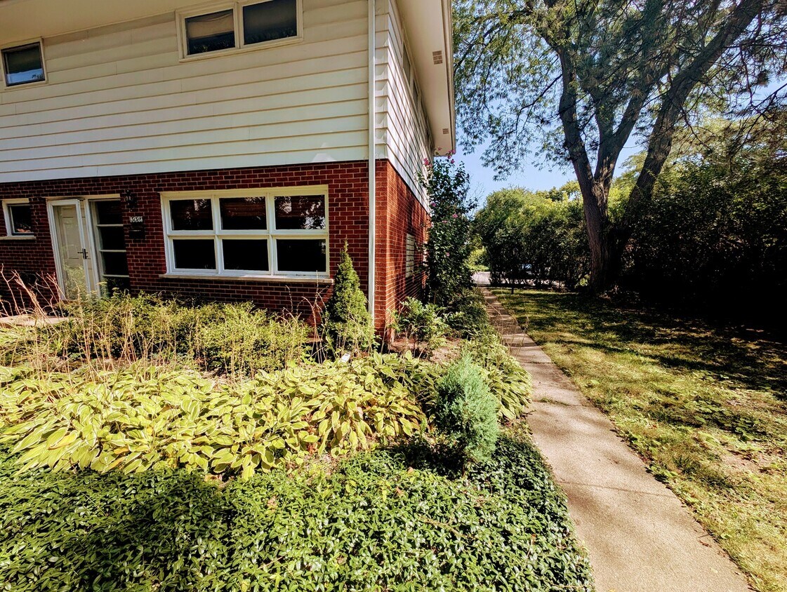 Foto principal - 3131 Lake Ave