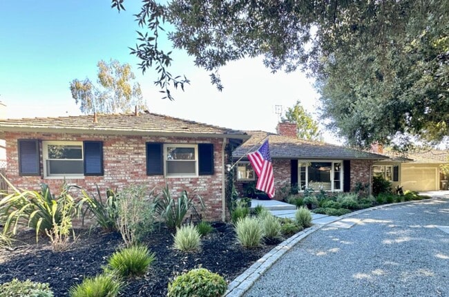 Building Photo - 1620 Laurelwood Dr