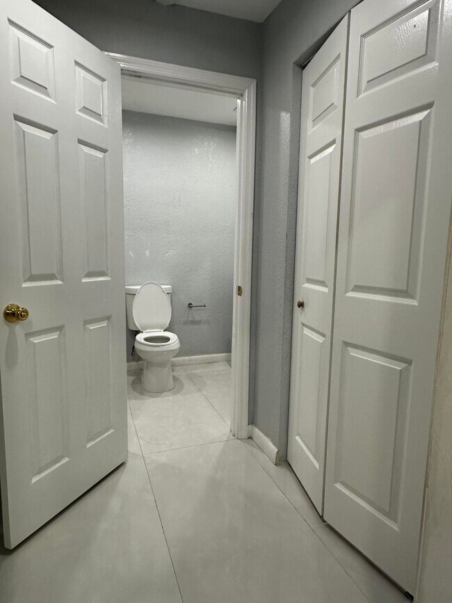 Building Photo - 4671 Sunset Ln