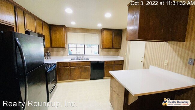 Building Photo - 3 br, 2 bath House - 745 Florin Rd