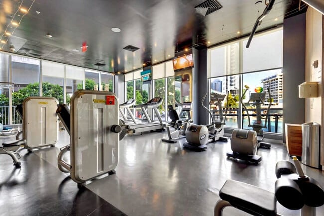Building Photo - 2601 E Hallandale Beach Blvd