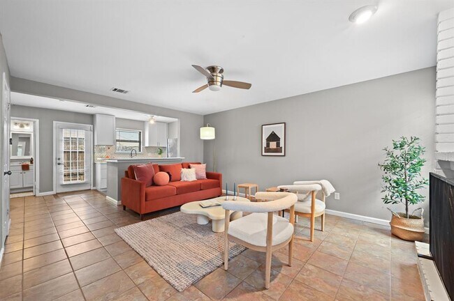Foto del edificio - 8400 Jamestown Dr
