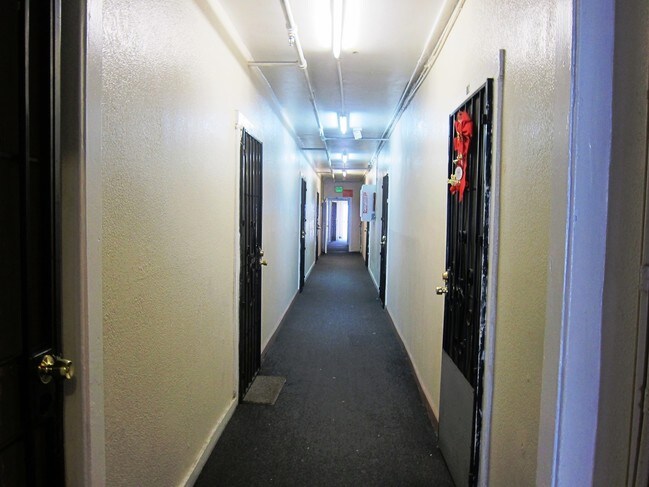 Building Photo - 1214 Lake Apartments