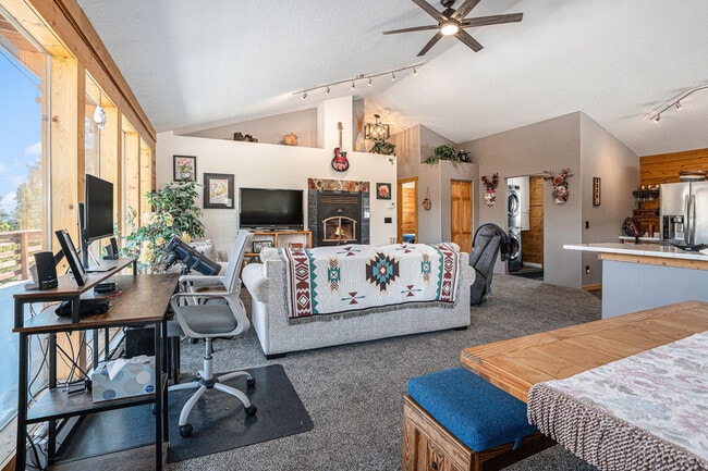 Building Photo - 1353 Alice Rd