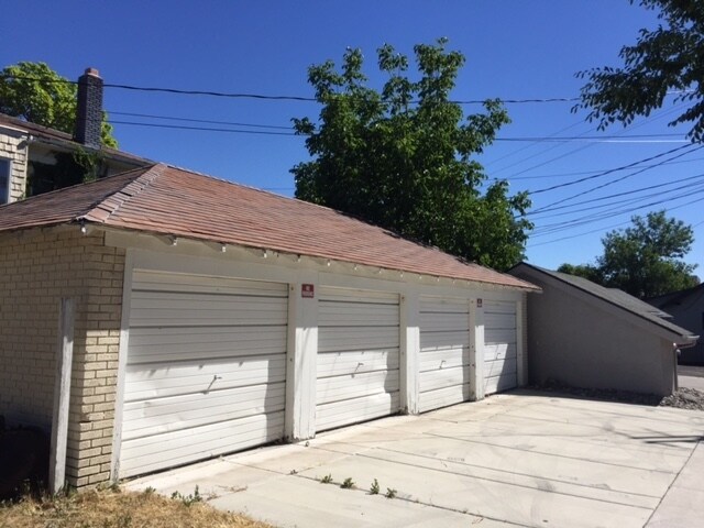 Garages - 440 Ridge St