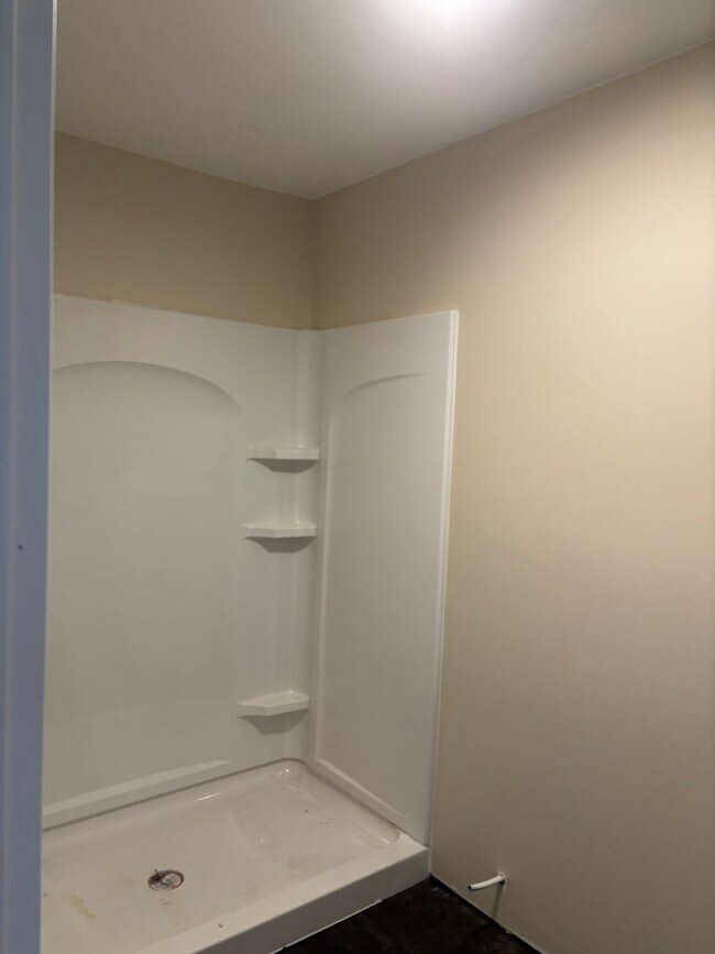 Building Photo - 4 Bedroom, 2 Bath Single Family Home in Cl...