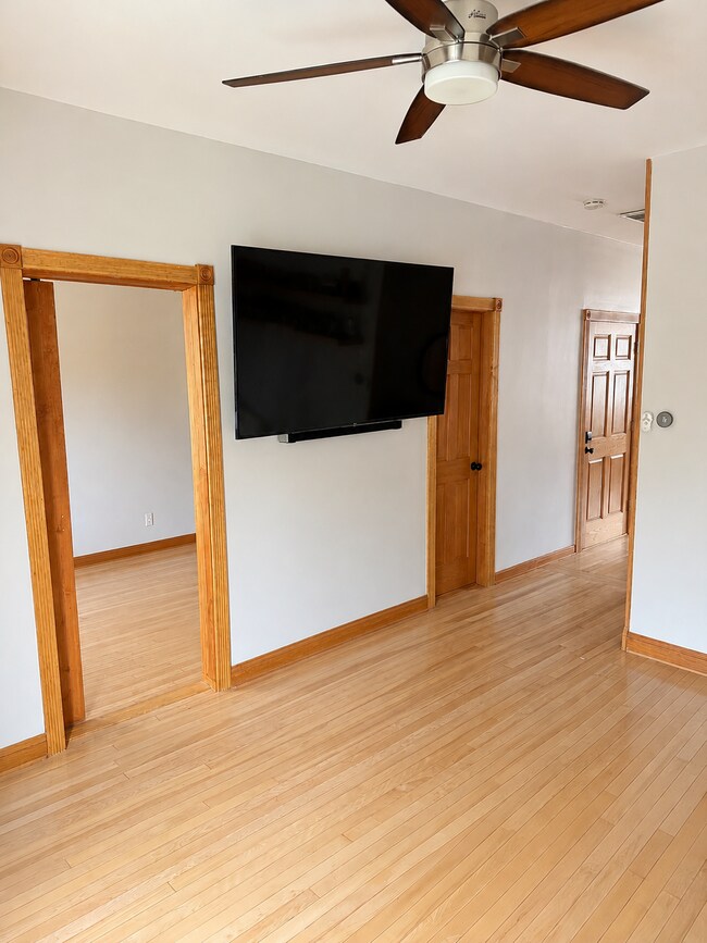 Sala de estar - 2.º piso - 2822 W 40th St