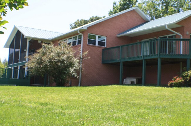 Vista de la terraza acristalada - 1835 River Rd