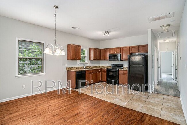 Building Photo - 2829 3rd Ave SW