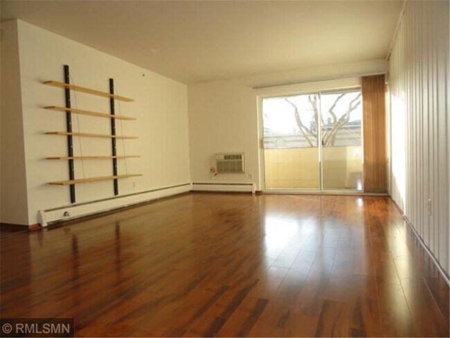 Foto del edificio - 7000 Sandell Ave