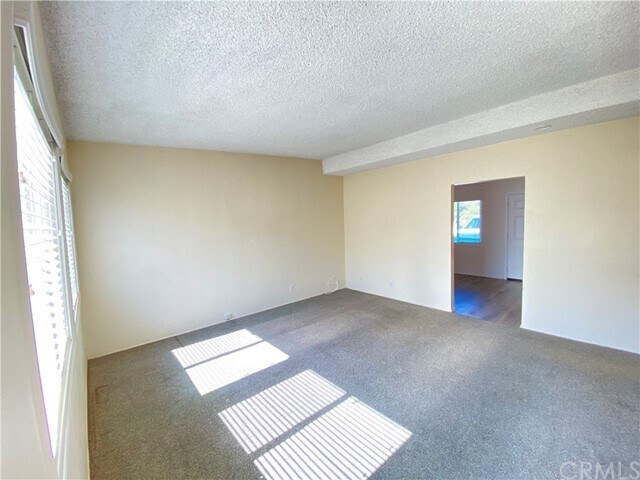 Building Photo - 916 E Newmark Ave