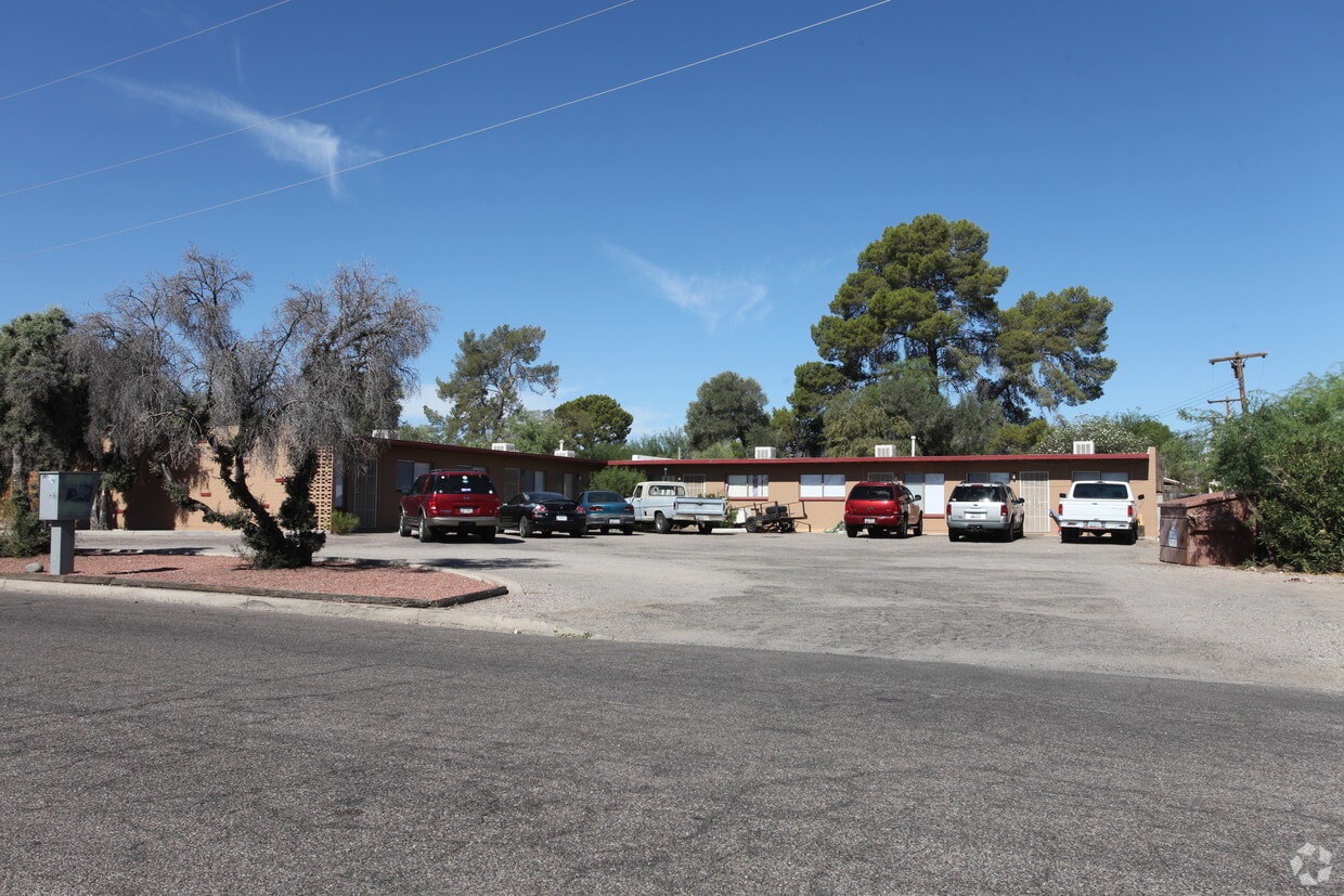 Primary Photo - 3131 N Treat Ave