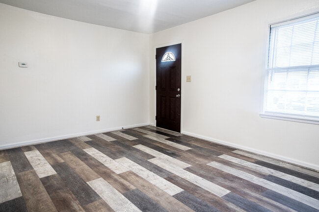 Building Photo - 2235 Barrymore Ave
