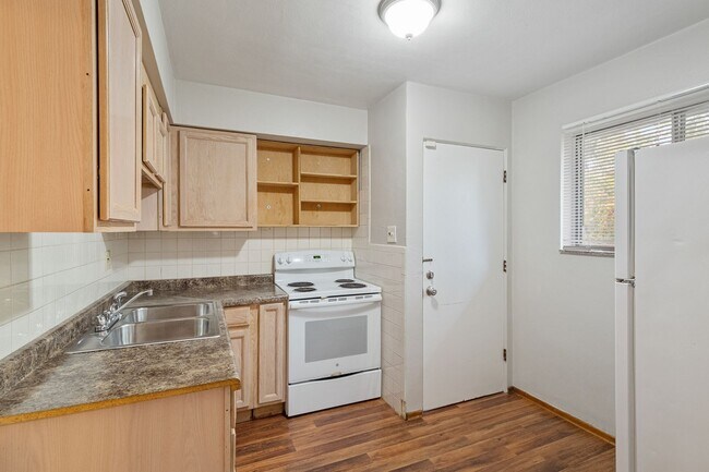 Building Photo - 9860-9862 Scottdale Dr