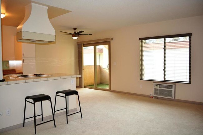 Foto del edificio - 9580 Carroll Canyon Rd